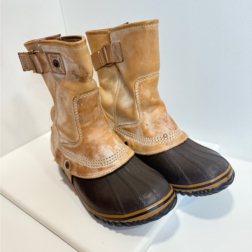 Sorel Tan and Black Winter Boots - Picture 2 of 7